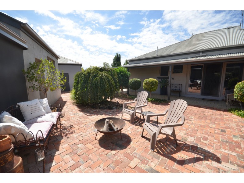 13 Winnima Avenue, Moama NSW 2731