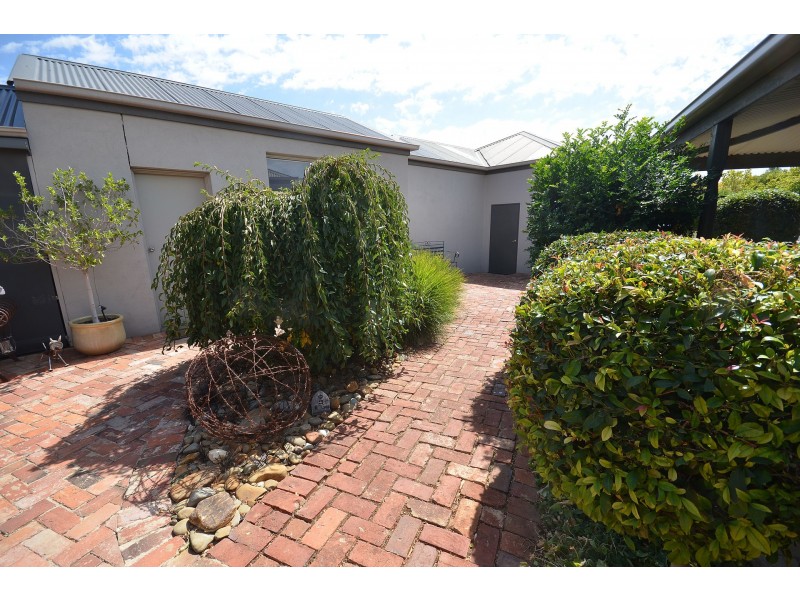 13 Winnima Avenue, Moama NSW 2731