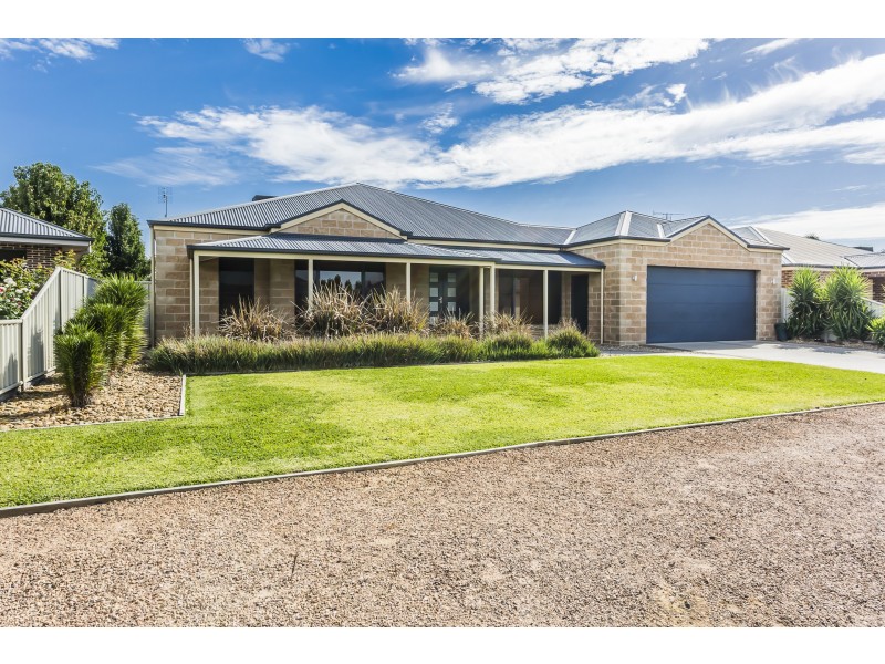 17 Forfar Drive, Moama NSW 2731