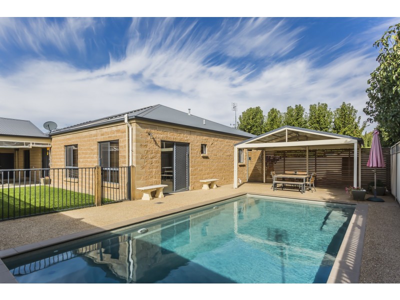 17 Forfar Drive, Moama NSW 2731