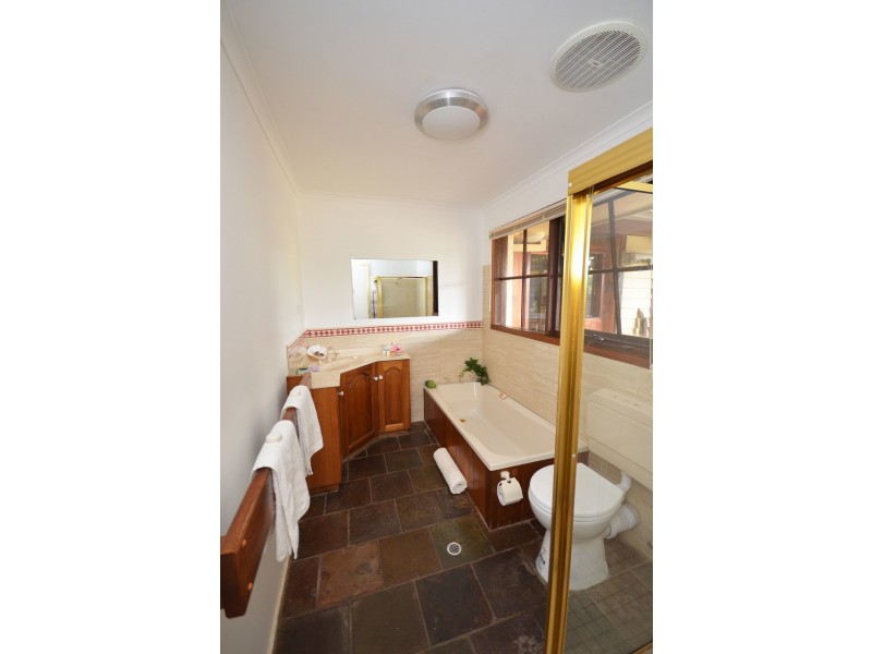 13 Hillview Avenue, Moama NSW 2731