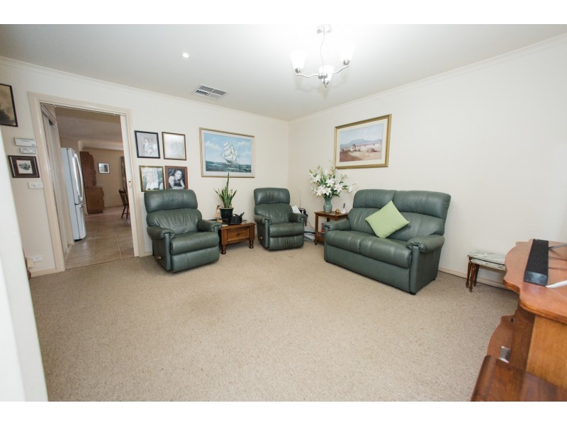 35 Genevieve Avenue, Echuca VIC 3564