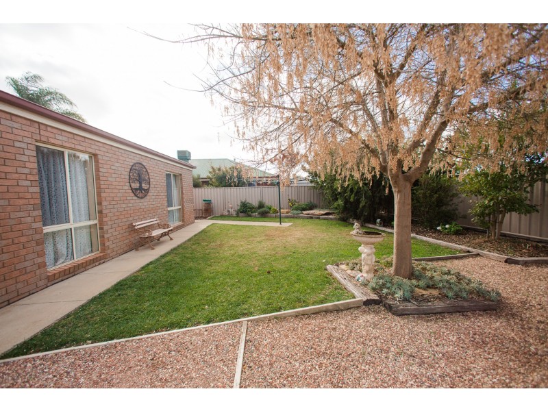 35 Genevieve Avenue, Echuca VIC 3564