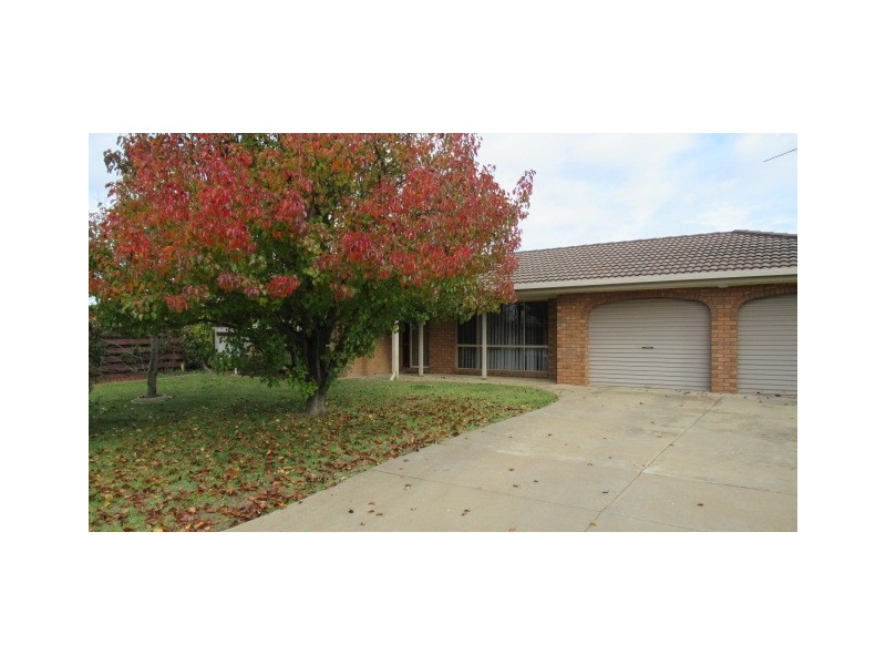 16 Lawson Drive, Moama NSW 2731