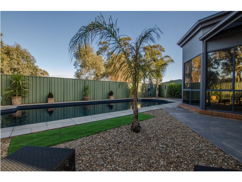 57 Woodlands Circuit, Echuca VIC 3564
