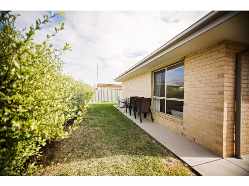1/23 Sunset Avenue, Echuca VIC 3564