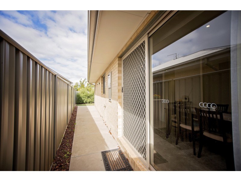 1/23 Sunset Avenue, Echuca VIC 3564