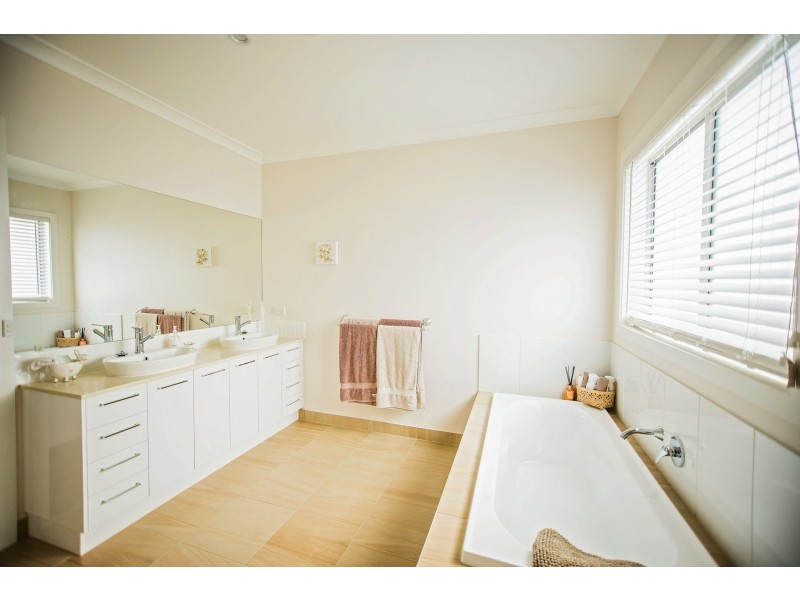 5 Hakea Court, Moama NSW 2731