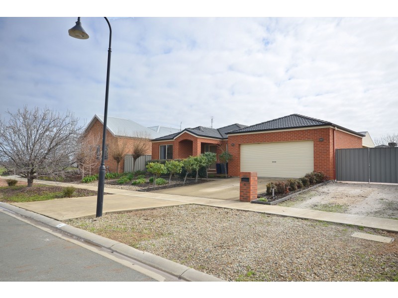 4 Coulson Place, Echuca VIC 3564