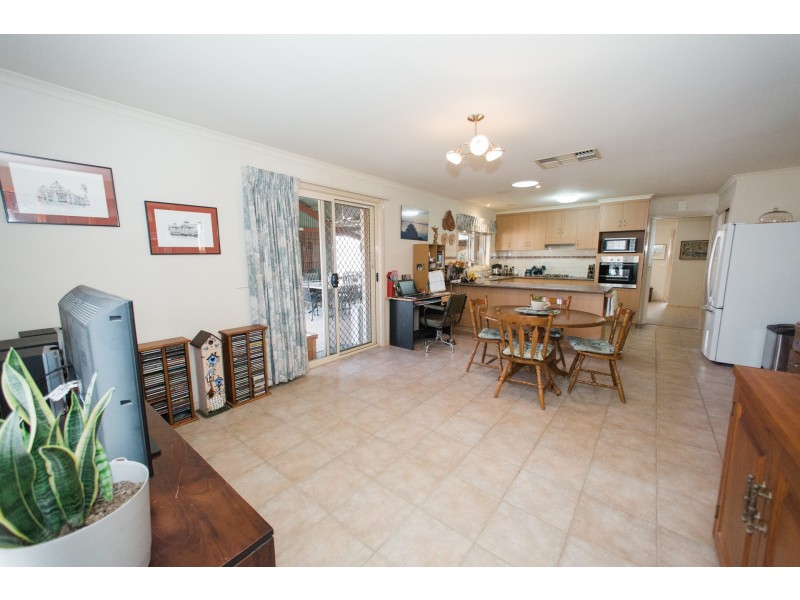 35 Genevieve Avenue, Echuca VIC 3564