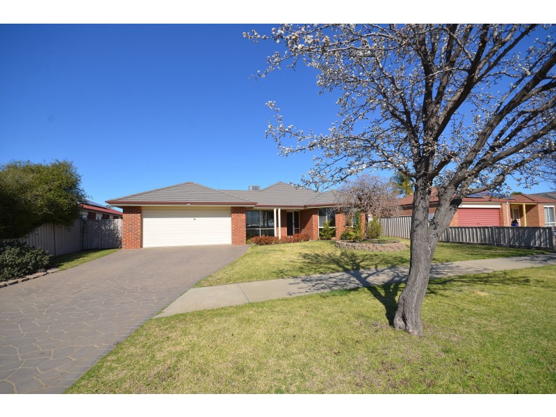 27 Mcswain Road, Echuca VIC 3564
