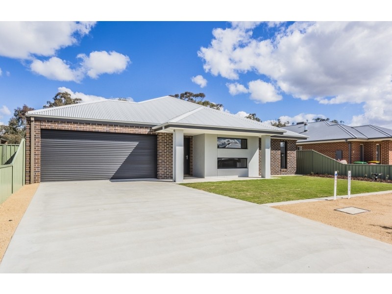 14 Mayflower Circuit, Moama NSW 2731