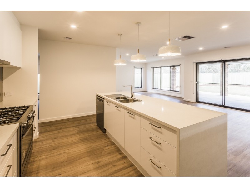 14 Mayflower Circuit, Moama NSW 2731