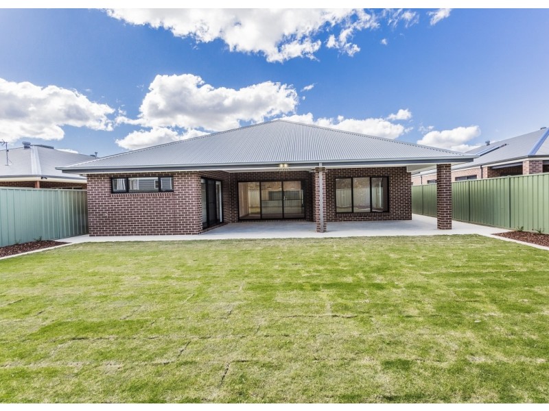 14 Mayflower Circuit, Moama NSW 2731