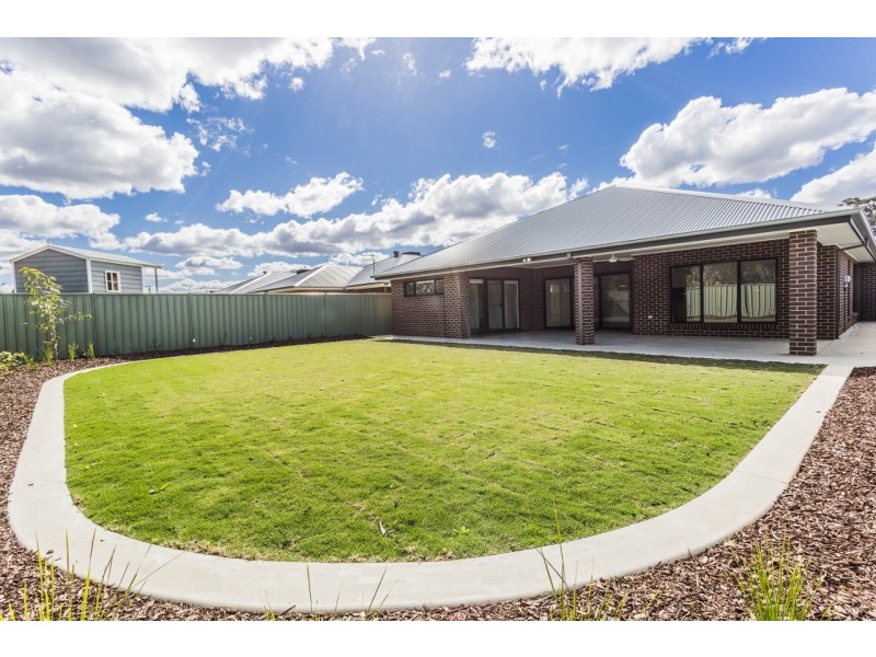 14 Mayflower Circuit, Moama NSW 2731