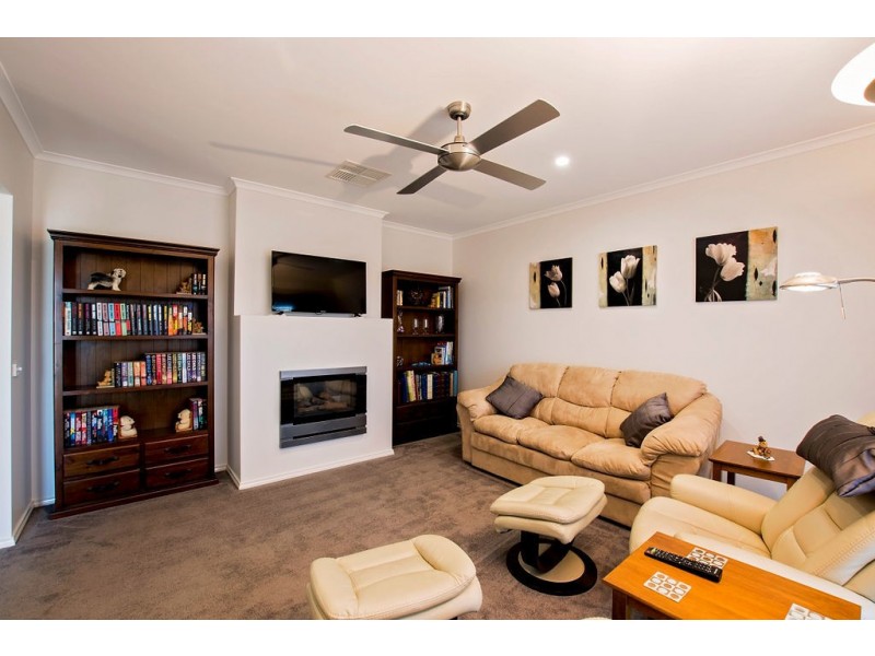 11 Lakeview Drive, Moama NSW 2731