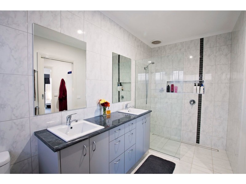 11 Lakeview Drive, Moama NSW 2731