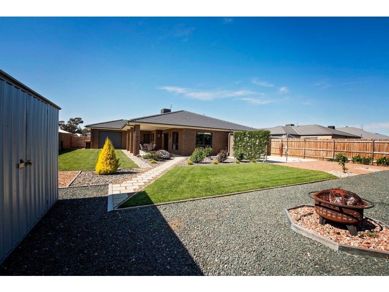 11 Lakeview Drive, Moama NSW 2731