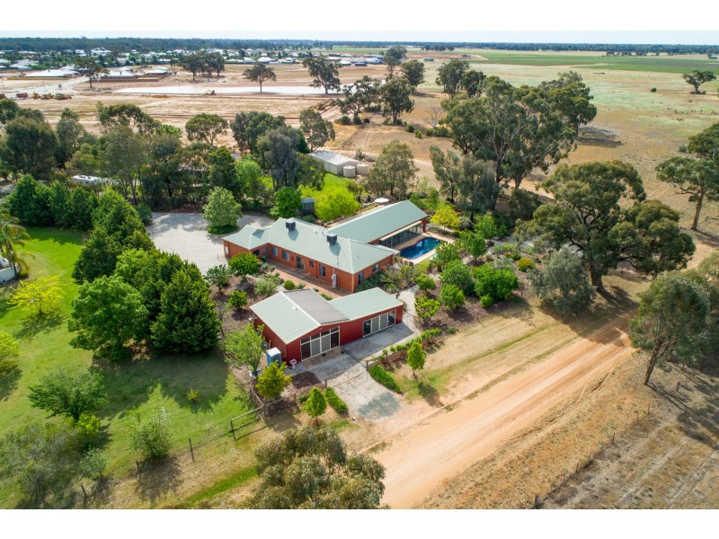 8 Charters Drive, Moama NSW 2731