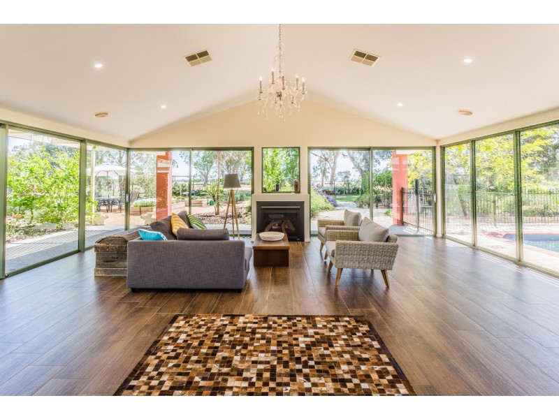 8 Charters Drive, Moama NSW 2731