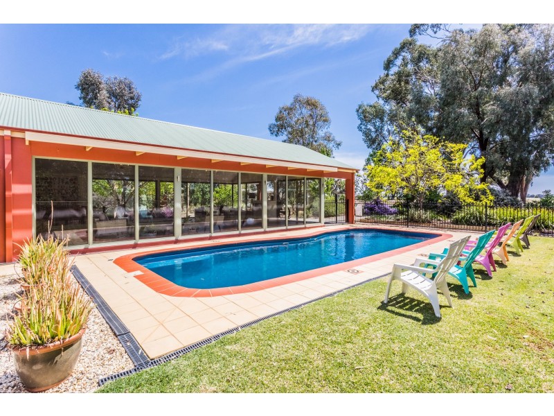8 Charters Drive, Moama NSW 2731