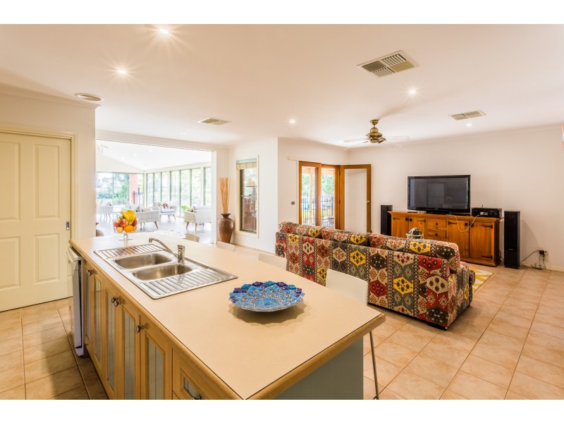 8 Charters Drive, Moama NSW 2731