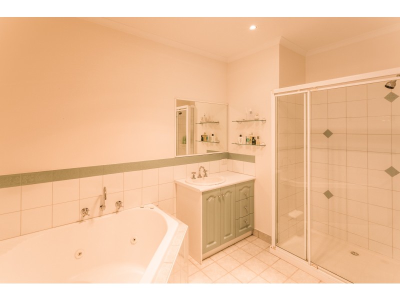 8 Charters Drive, Moama NSW 2731