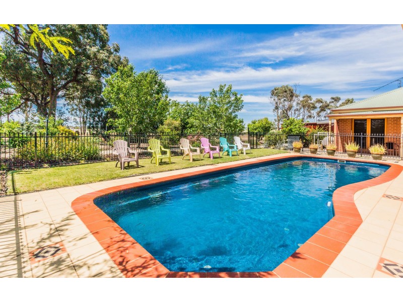 8 Charters Drive, Moama NSW 2731