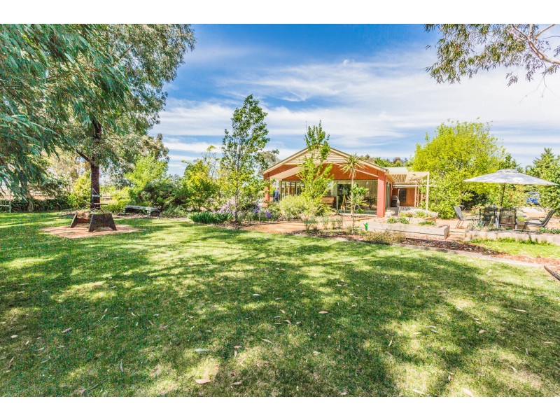 8 Charters Drive, Moama NSW 2731