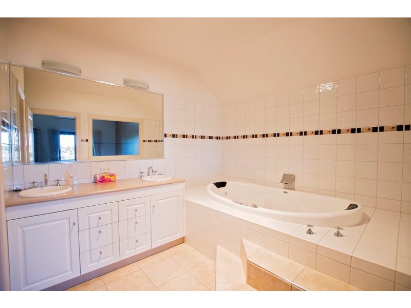 8 Boyes Street, Moama NSW 2731