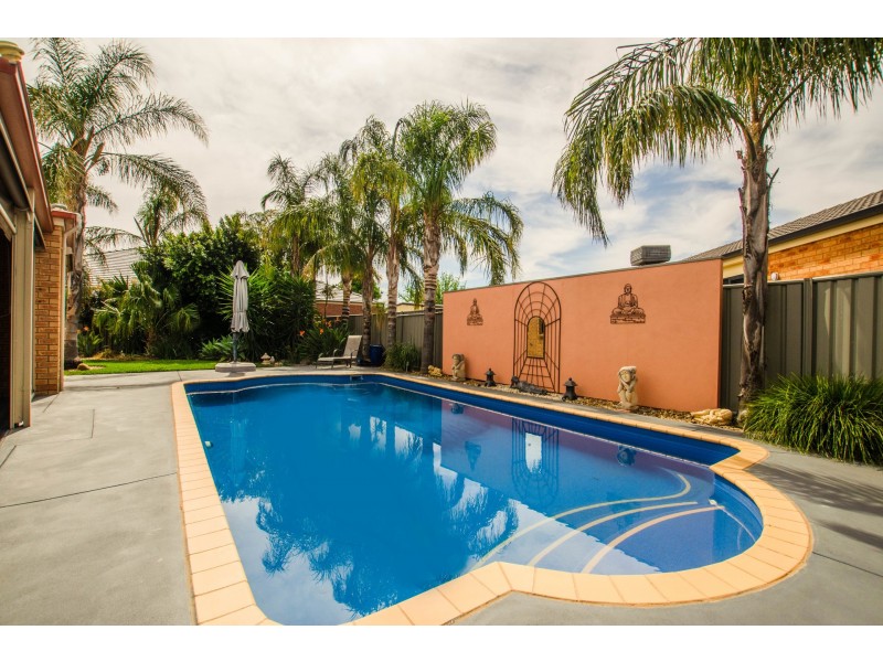 24 Westwood Place, Echuca VIC 3564