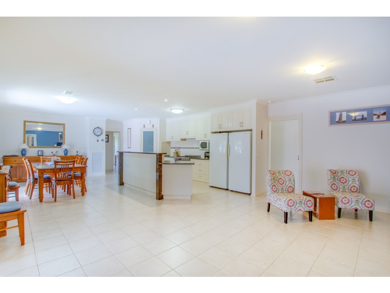 24 Westwood Place, Echuca VIC 3564