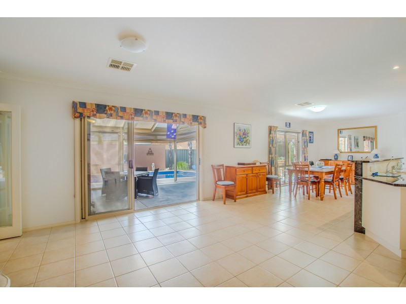 24 Westwood Place, Echuca VIC 3564