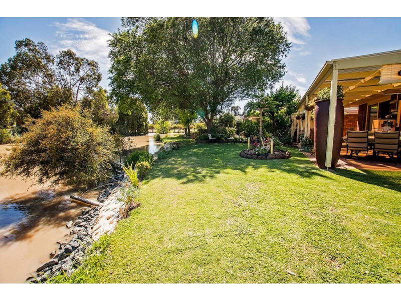 8 Kingfisher East Drive, Moama NSW 2731