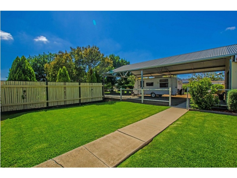 15 Livingstone Street, Mathoura NSW 2710