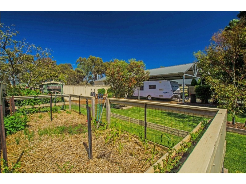 15 Livingstone Street, Mathoura NSW 2710