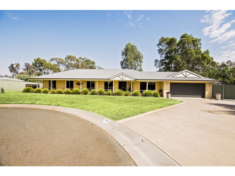 35 Woodlands Circuit, Echuca VIC 3564