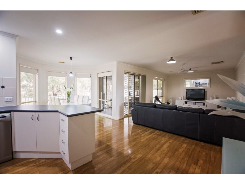 35 Woodlands Circuit, Echuca VIC 3564