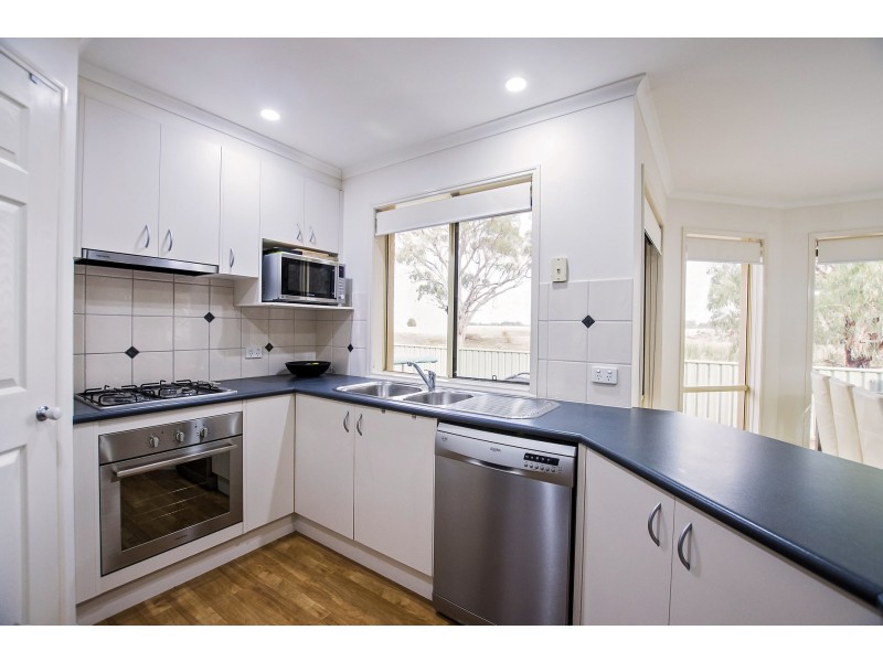 35 Woodlands Circuit, Echuca VIC 3564
