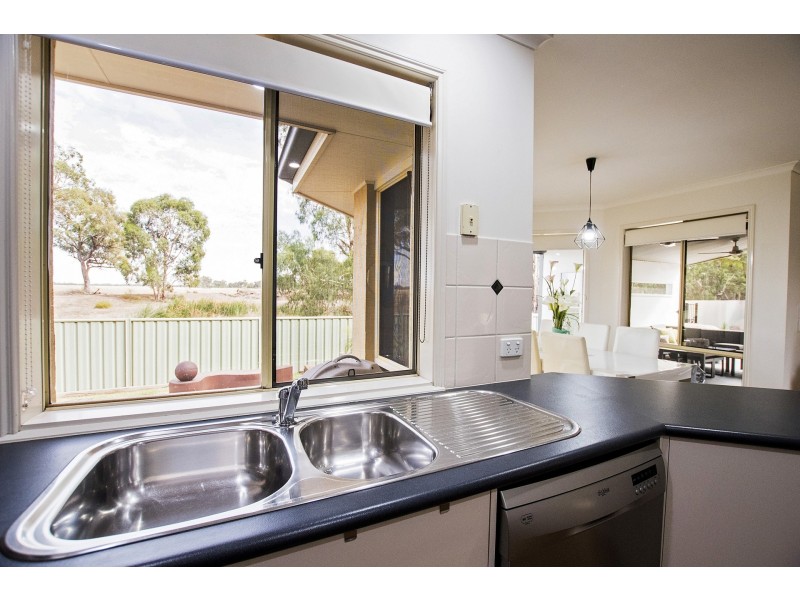35 Woodlands Circuit, Echuca VIC 3564