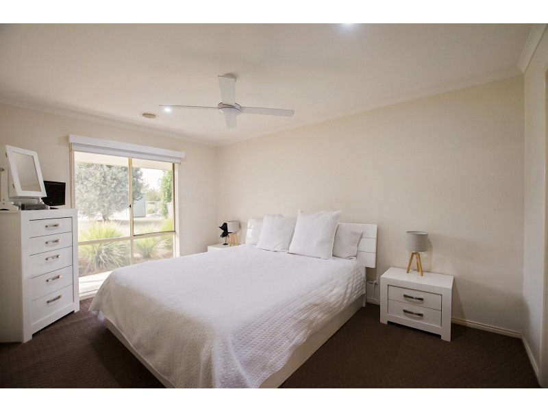35 Woodlands Circuit, Echuca VIC 3564