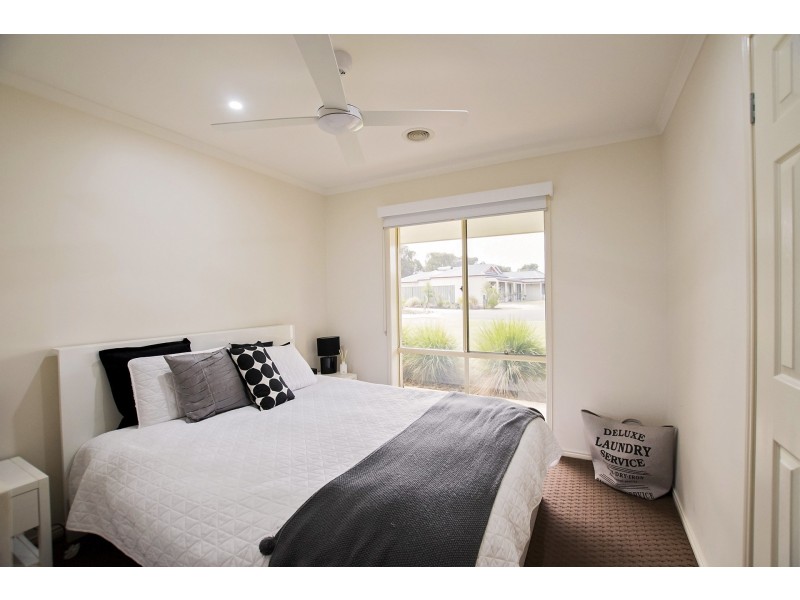 35 Woodlands Circuit, Echuca VIC 3564