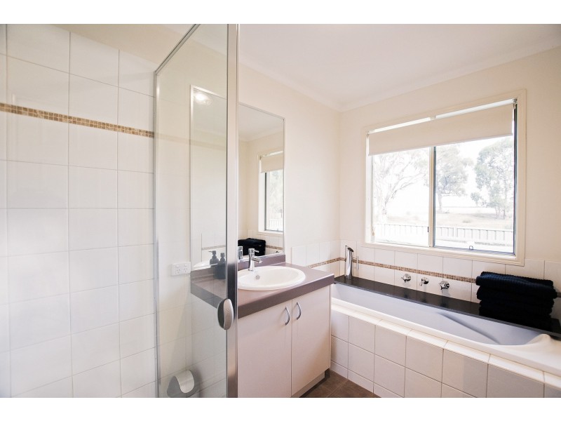 35 Woodlands Circuit, Echuca VIC 3564