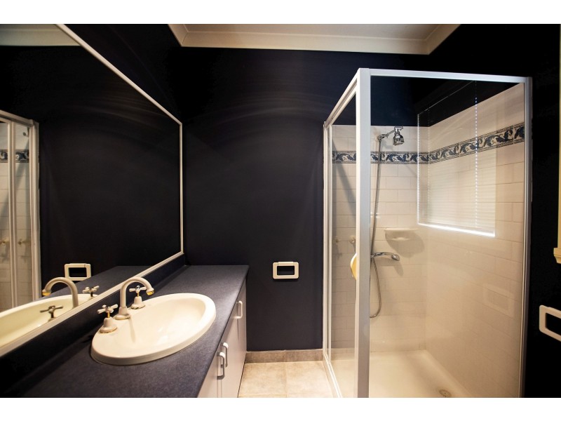 2 John Close, Echuca VIC 3564