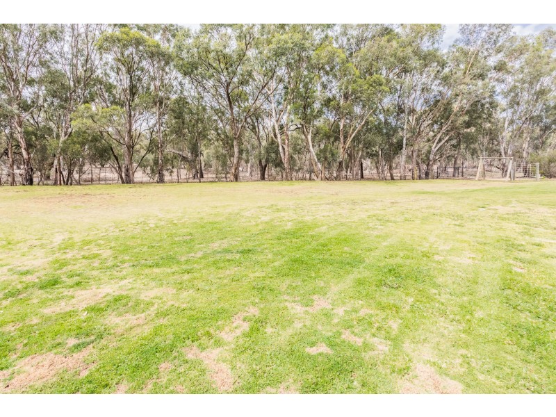 16 Murray Bank Drive, Echuca VIC 3564