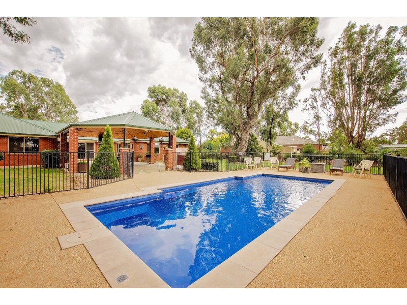 15 Charters Drive, Moama NSW 2731