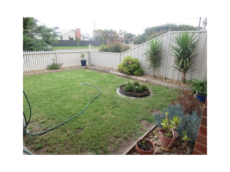 2/19 Barry Street, Echuca VIC 3564