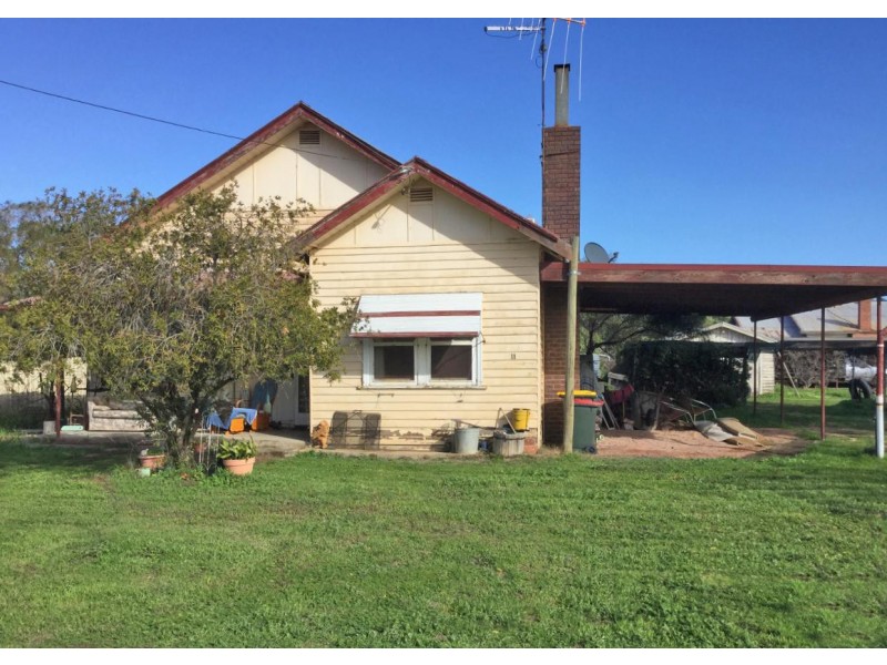 11 Conargo Street, Mathoura NSW 2710