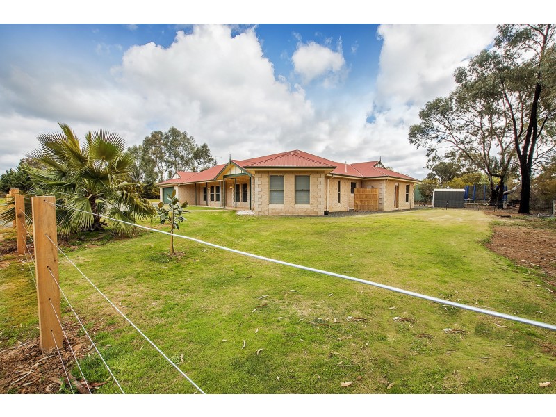 5 Charters Drive, Moama NSW 2731