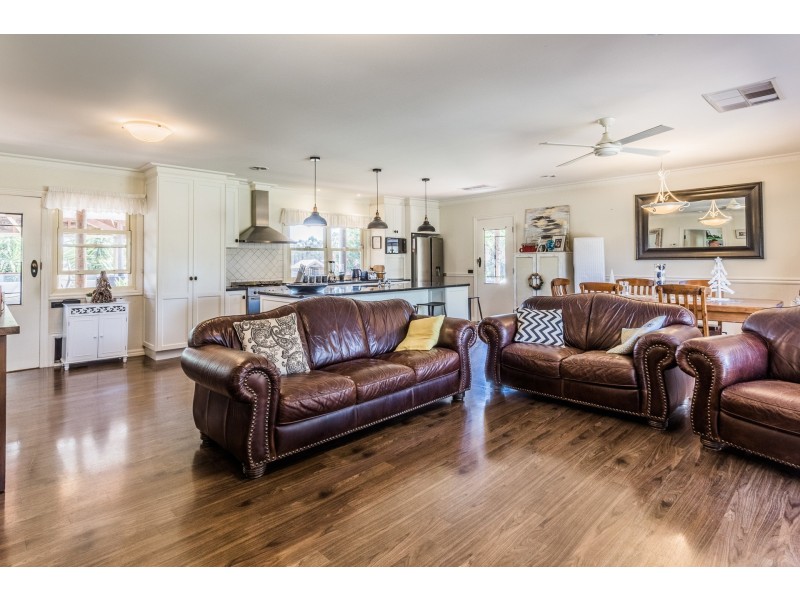 107 Latham Road, Echuca VIC 3564 First National Charles L King Sold